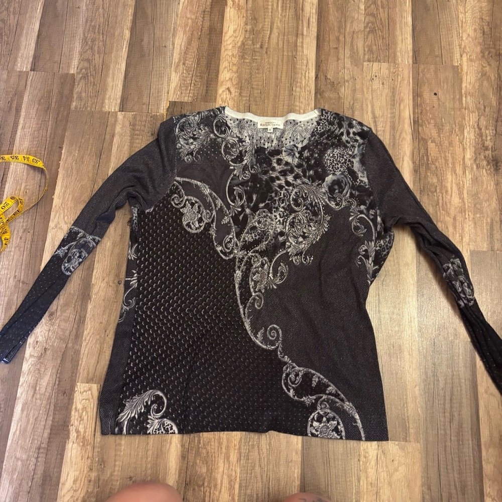 Northern Reflections Black and Gray Paisley Long Sleeve Top - Picture 2 of 5